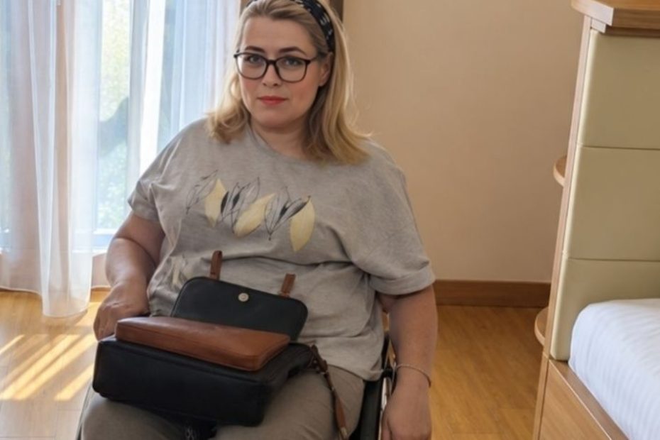 Jelena u invalidskim kolicima u prilagođenoj sobi Hotela Mostar